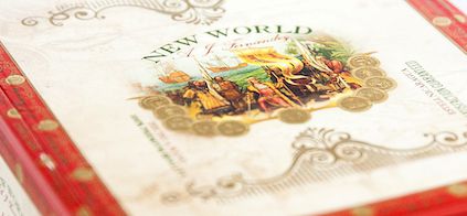 New World Kiste mit Logo, geschlossen