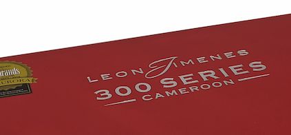 Series 300 Cameroon Kiste rot mit silberner Aufschrift