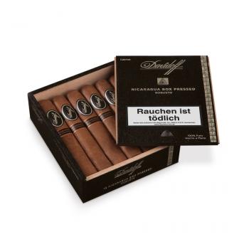 Davidoff Nicaragua Box Pressed Robusto Kiste schwarz mit goldener Aufschrift, geöffnet