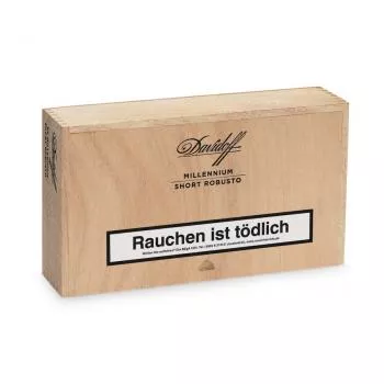 Davidoff Millenium Short Robusto Kiste aus Holz mit schwarzer Aufschrift, geschlossen