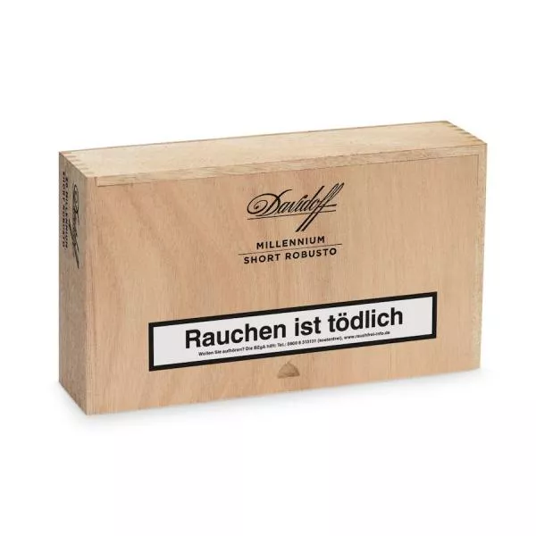 Davidoff Millennium Short Robusto Kiste aus Holz mit schwarzer Aufschrift, geschlossen