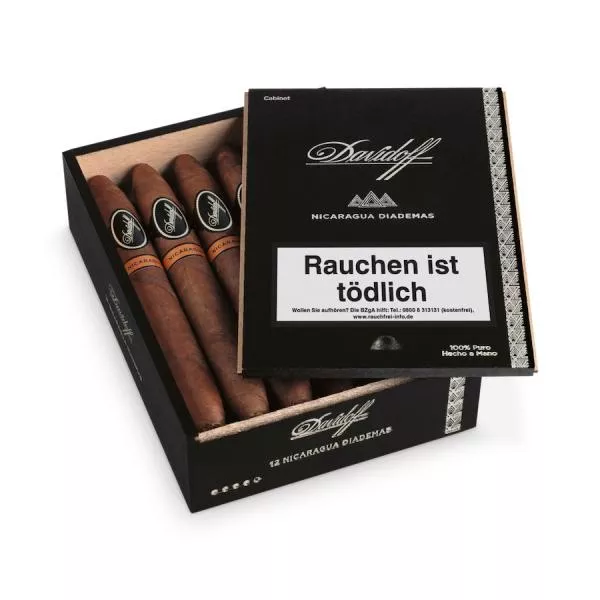 Davidoff Nicaragua Diadema Kiste schwarz mit silberner Aufschrift, geöffnet