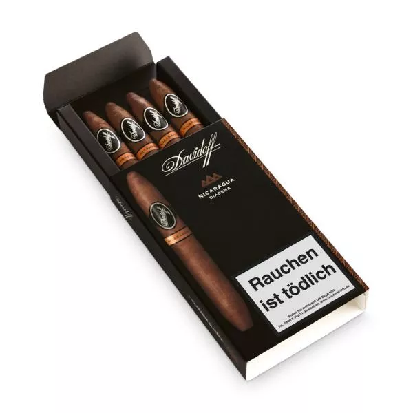 Davidoff Nicaragua Diadema Packung schwarz mit silberner Aufschrift, geöffnet