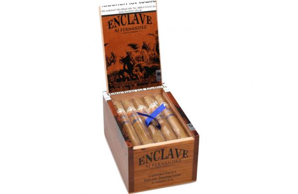 AJ Fernandez Enclave Zigarrenkiste geöffnet mit Zigarren