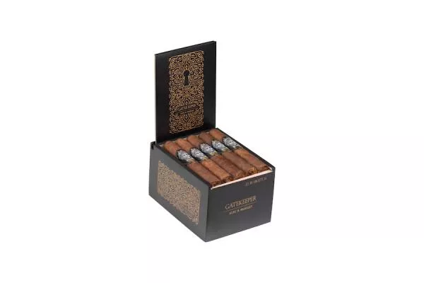 Gatekeeper Robusto Kiste schwarz mit orangenem Logo, geöffnet