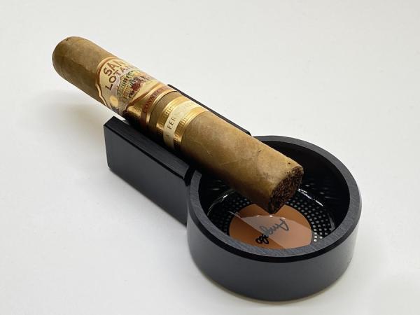 Zigarrenaschenbecher von Angelo schwarz mit Zigarre